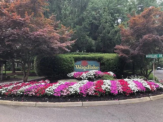 4 Woodlake Dr
