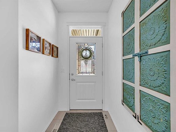 2nd image of 30 SW Cranarch Vw SE