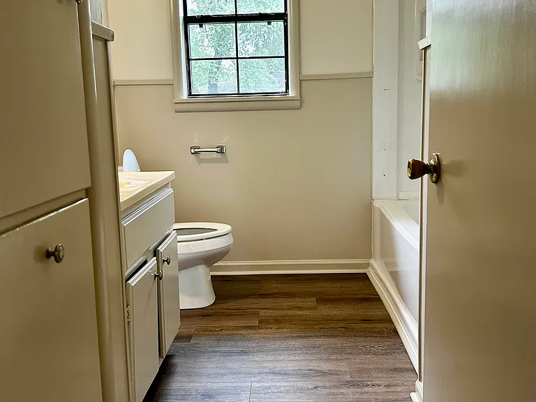 408 Angus St — Photo 10