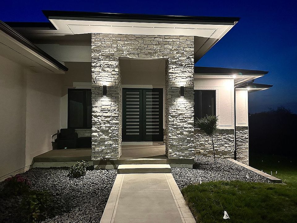 2nd image of 3013 Hillside Cir
