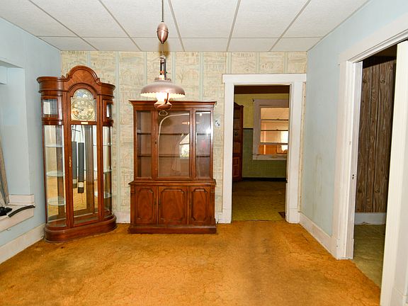 3rd image of 1932 N Parker Ave