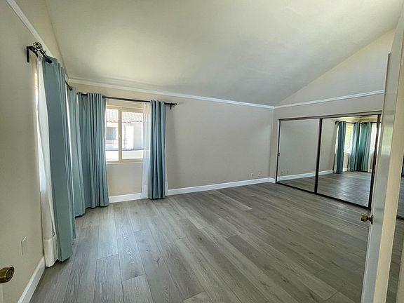 Spacious bedroom, shares no common walls.