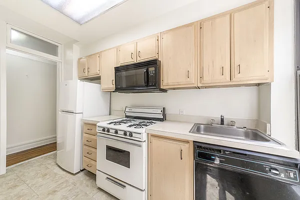 Sold by Compass | media 18