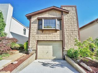 241 Green Valley Rd, Staten Island, NY 10312