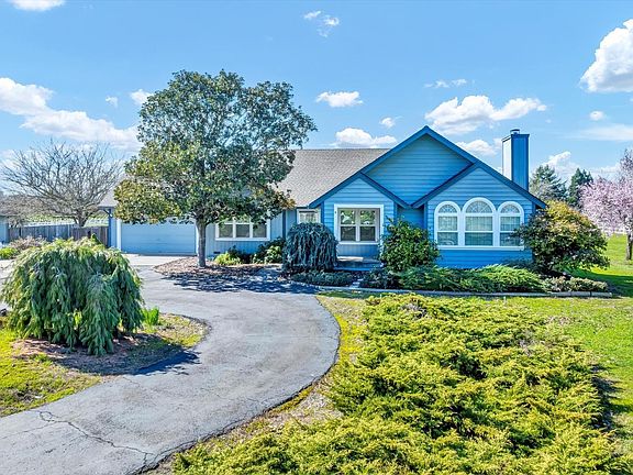 2nd image of 1633 Willowside Road