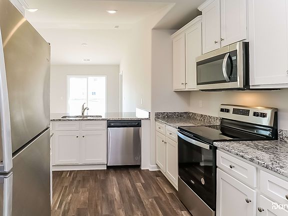 4th image of 526 Belcaro Dr