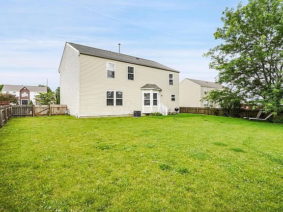 3rd image of 169 Knights Bridge Dr E