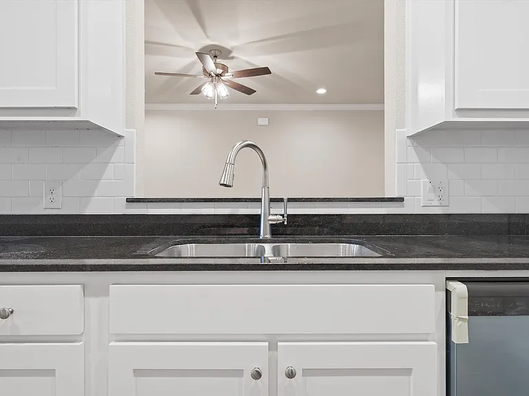2409 Sloan Cir #A — Photo 3