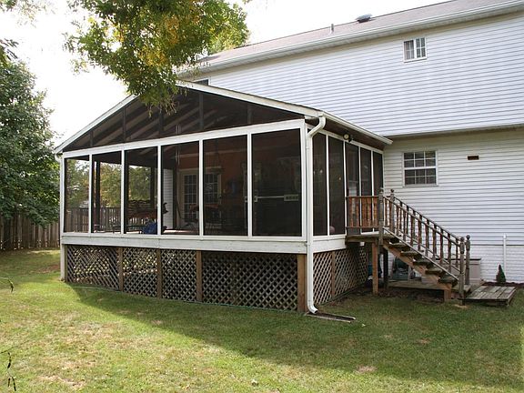 Huge Screened-In Deck