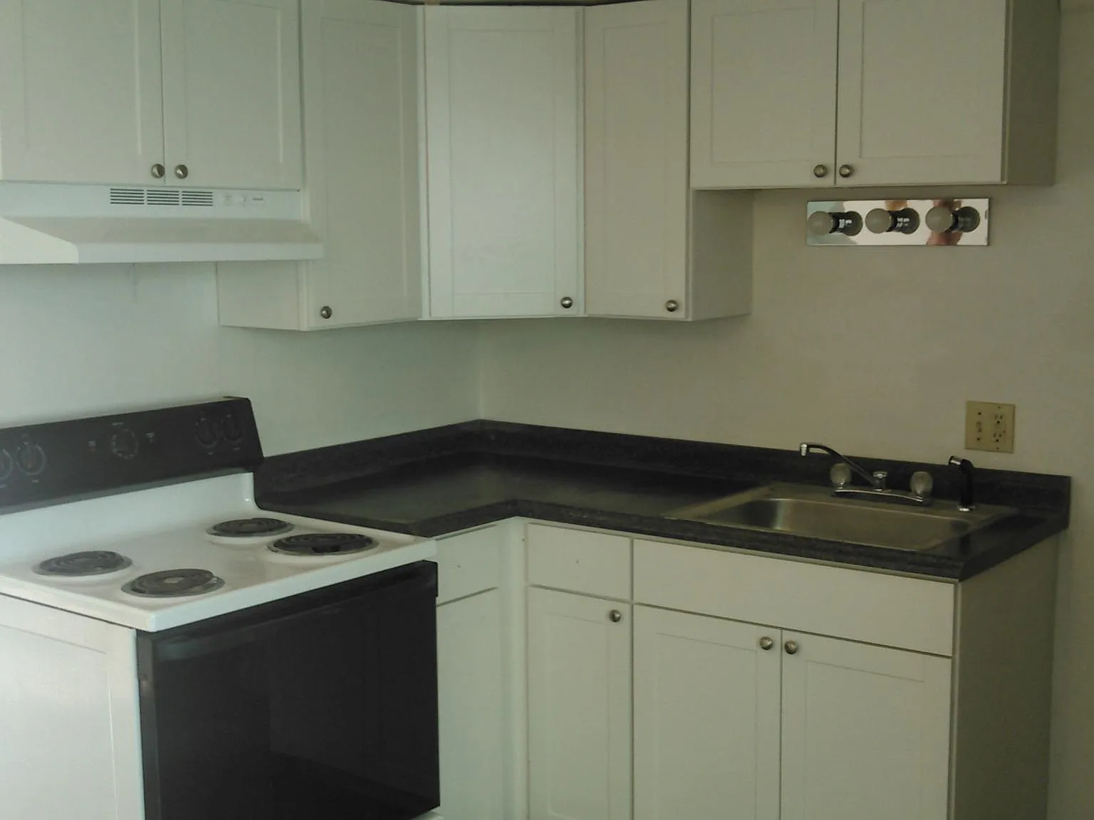 2 bed, 1000 sqft, $1,000 — Photo 4