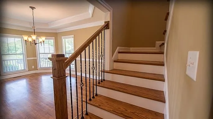 1381 Round Hill Ln — Photo 6