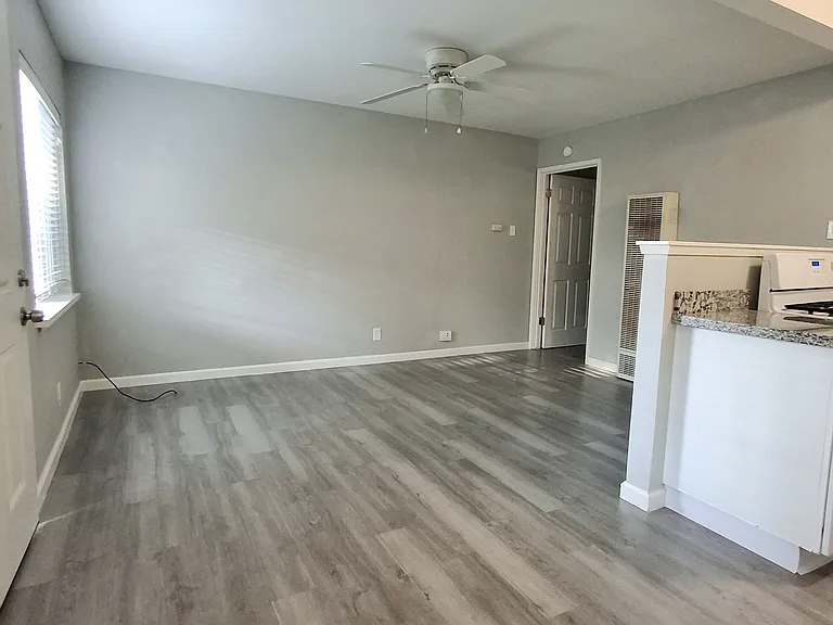 748 Lampasas Ave #4 — Photo 6