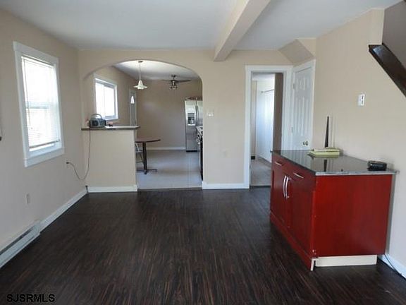 5th image of 218 E Edgewater Ave