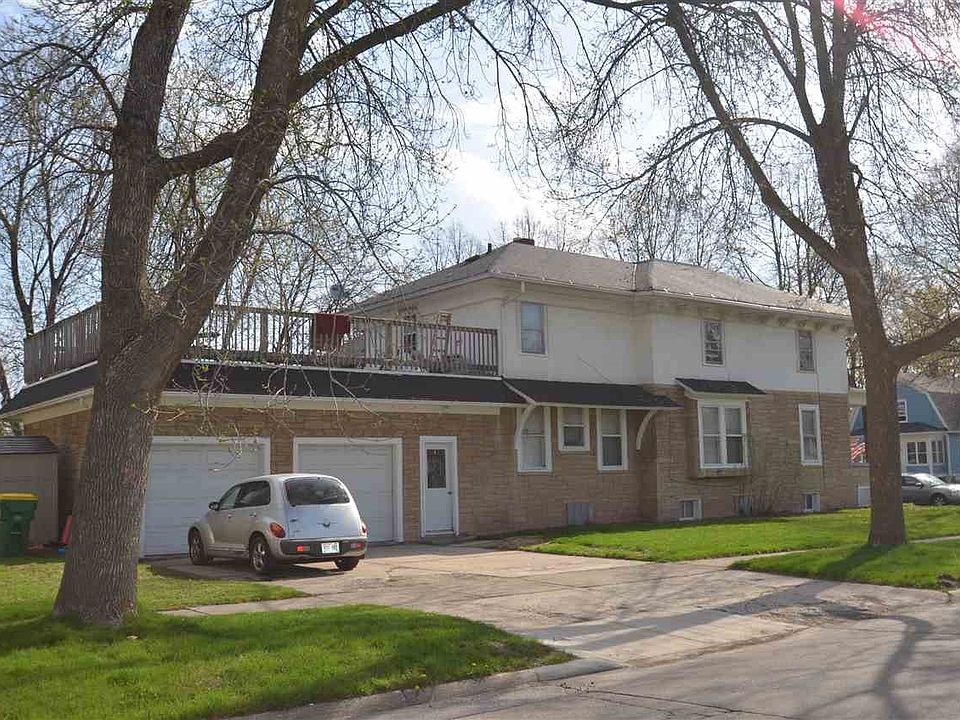 2nd image of 716 11th Ave