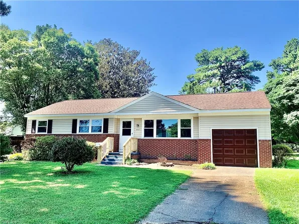 5561 Shadowwood Dr, Virginia Beach, VA 23455