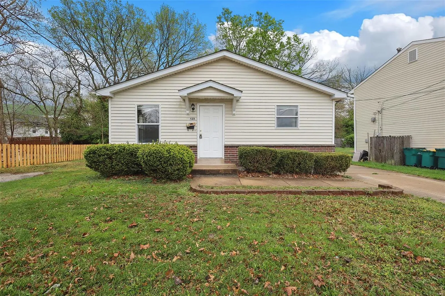 828 Bell Ave photo 1