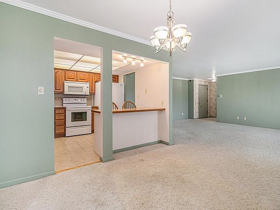 5th image of 1077 Greenleaf Blvd APT 212