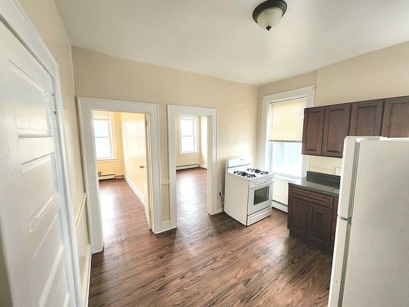 5th image of 27 Lake St APT 4
