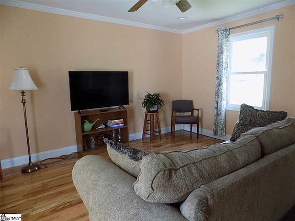 5th image of 120 Westwood Dr