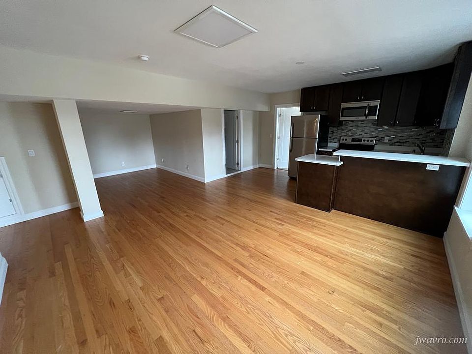 1st image of 1000 Powell St #11