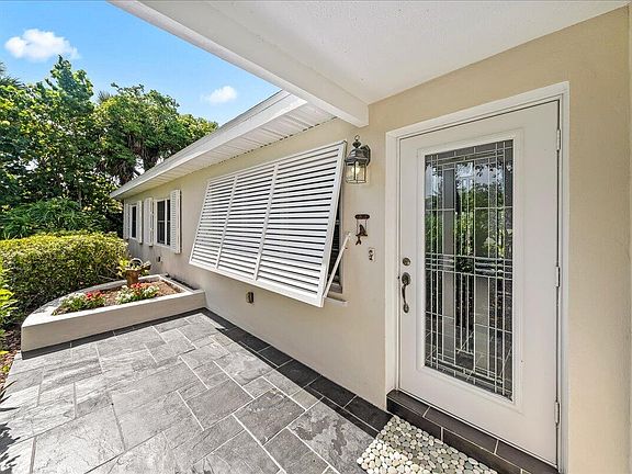 4th image of 145 Sea Crest Dr