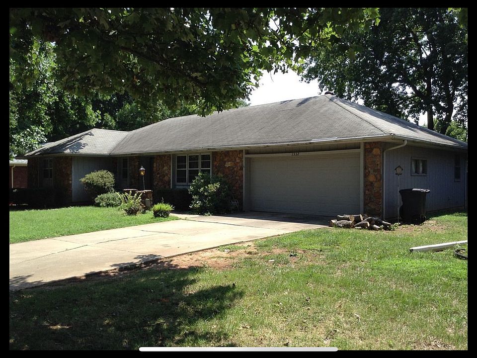 1st image of 1552 E Walnut Lawn St