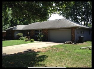 1552 E Walnut Lawn St, Springfield, MO 65804
