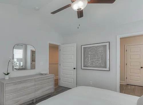 201 Residences — Photo 12