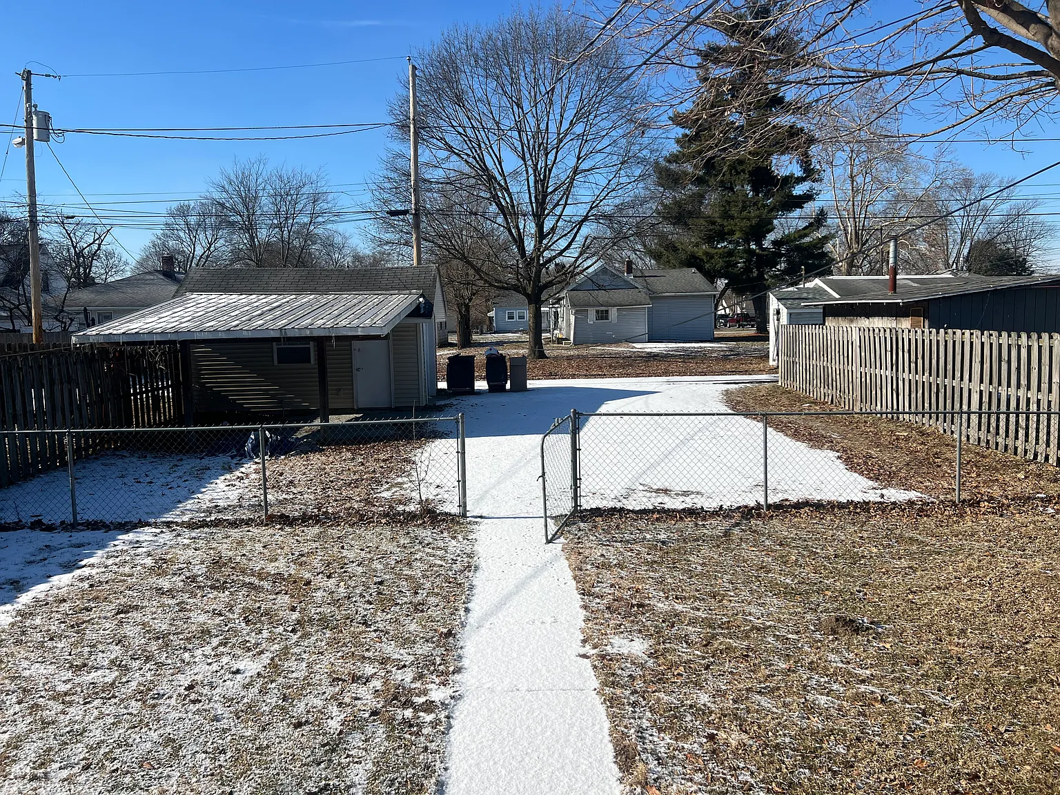 3 bed, 945 sqft, $1,500 — Photo 2