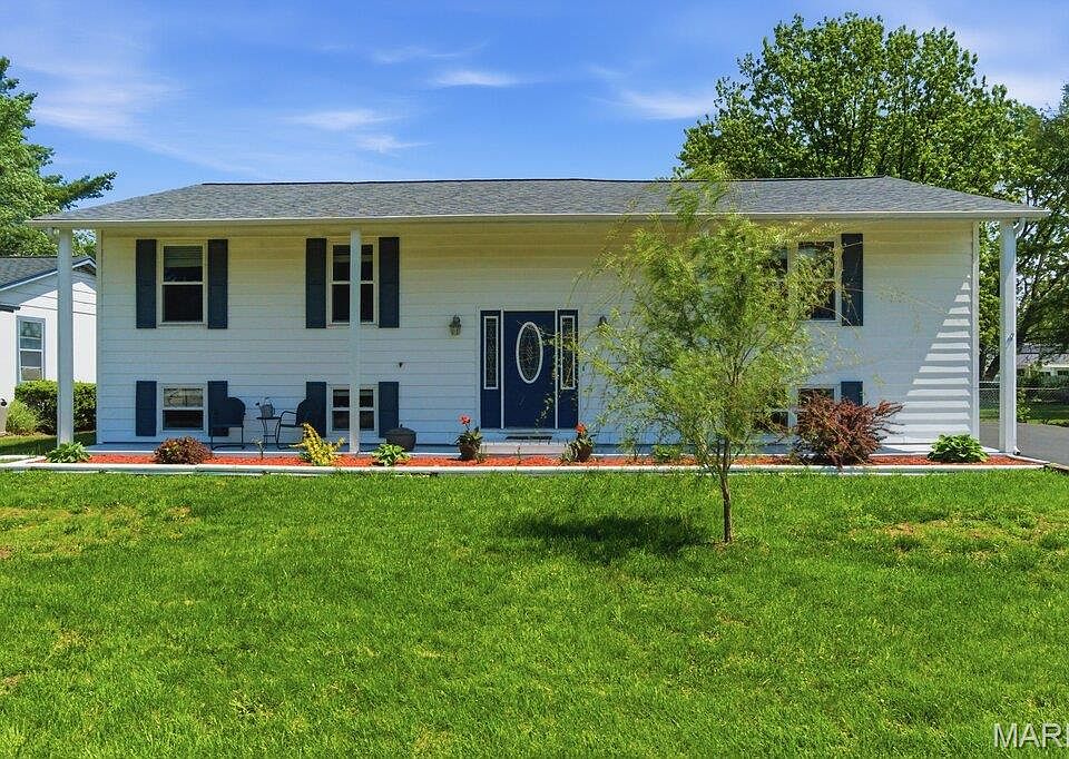 1st image of 32 N Meadow Dr