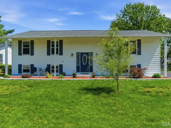 32 N Meadow Dr, O'Fallon, MO 63366