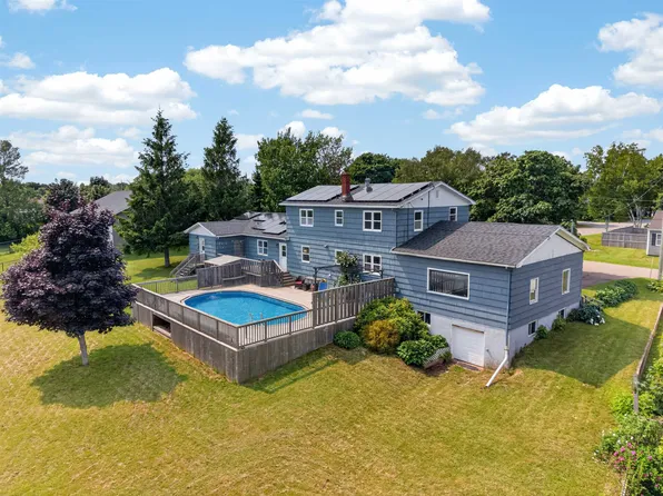 4 Maclean Ave, Kensington, PE C0B 1M0