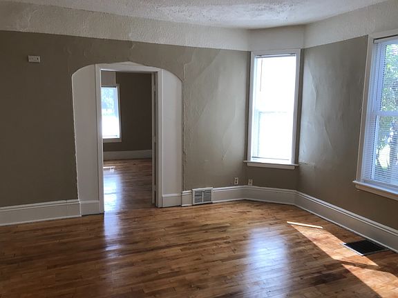 2nd image of 677 Wells St APT 1