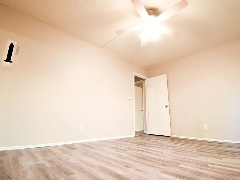 Vista Hills Apartments — Photo 21