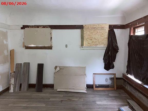 3rd image of 209 E Chambers STREET