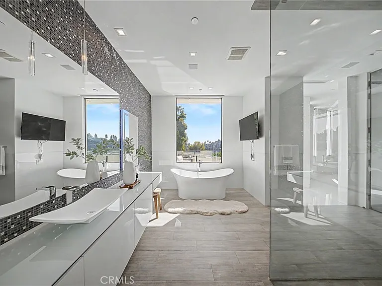 9459 Beverly Crest Dr — Photo 22