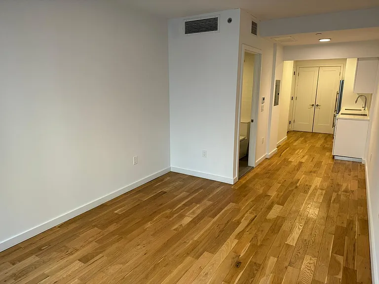48 Allen St #5B — Photo 1