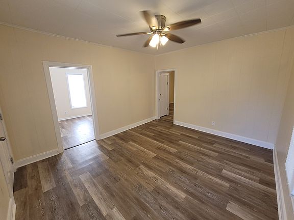 2nd image of 810 N Hobson Ave