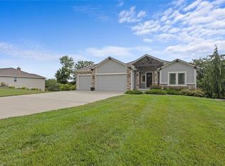 12015 S Eagle Crest Dr, Lees Summit, MO 64086