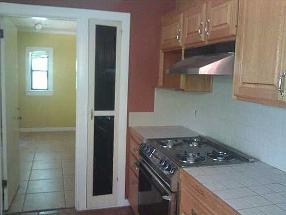 5th image of 3823 N 11th Ave