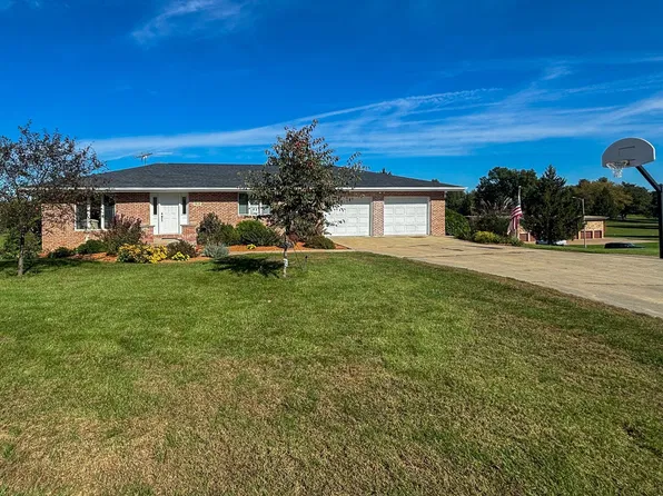 1610 Swagosa Dr, Maquoketa, IA 52060