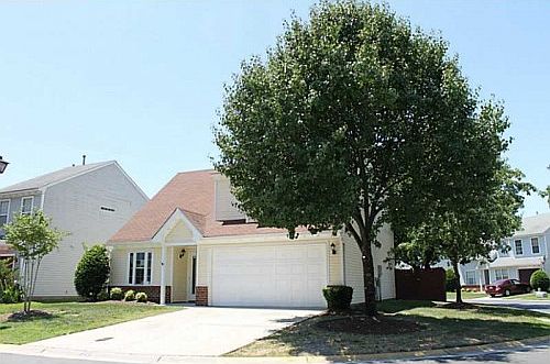 3rd image of 26 Centre Port Cir