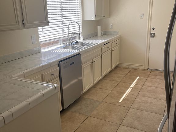 4th image of 803 Granada Dr