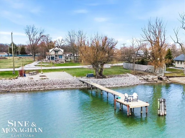 8518 S River Rd, Marine City, MI 48039