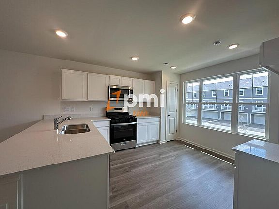 4th image of 8754 Clover Ln