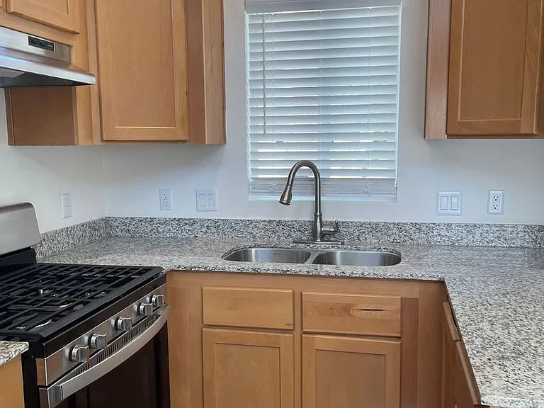 2646 Sharon Ave — Photo 7