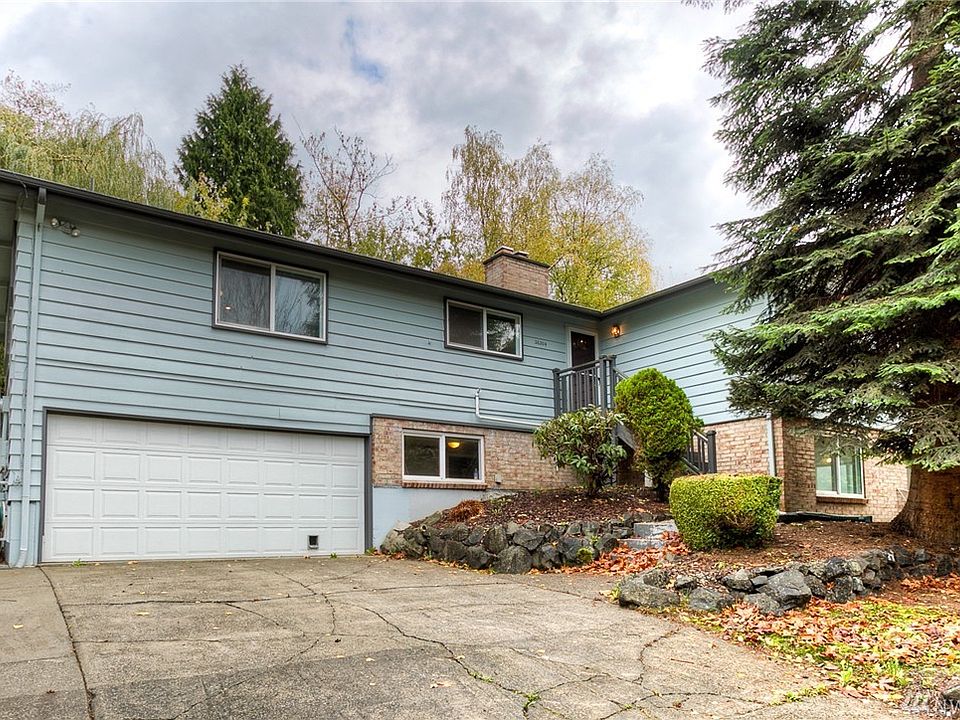 1st image of 26204 Woodmont Dr S