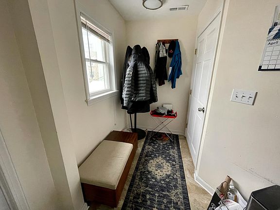 Entryway to kitchen (floor 2)