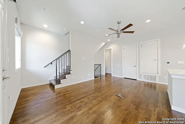 1136 E Euclid Ave — Photo 5