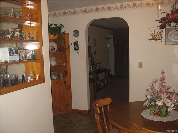 3rd image of 286 Moore Ave